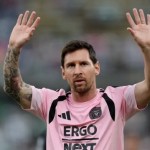 حالة نادرة.. ميسي يخوض المباريات في ملعب يضم مدرجاً باسمه