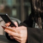 تطبيقات شائعة على هاتفك تجمع بياناتك من دون علمك.. ماذا يجب أن تفعل؟