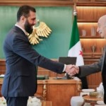 الرئيس الشرع يلتقي جنبلاط في قصر الشعب بدمشق