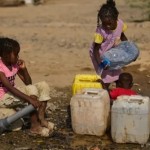 العطش يضرب مدناً سودانية.. وسكانها يلجؤون لمصادر مياه غير آمنة