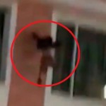 لقطات مرعبة تنتهي بمعجزة.. طفل ينجو من سقوط قاتل (فيديو)