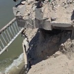 إيقاف العبور على جسر العشارة بريف دير الزور بعد انهيار جزء منه