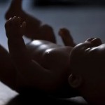 جريمة مروعة هزّت الرأي العام.. رجل يخنق ابنه البالغ 3 سنوات ويقطّع أطرافه