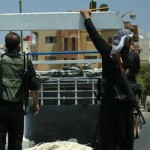 مصير الناس بيد مجموعة من الصبية.. ما يجري على حاجز شهبا في السويداء مخالف للقانون  