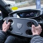 بمقود مستطيل.. بيجو تثور على تقاليد القيادة في سيارتها 208