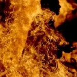 القبض على سيدة أشعلت النار في زوجها