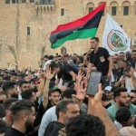 بعد أيام من الإغلاق بسبب الاحتجاجات.. طرابلس تستعيد نشاطها الحكومي