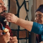 محمد صلاح يزور منزل عائلة تركية.. ويتذوق أشهر مأكولات طرابزون