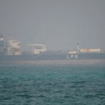 تباطؤ حاد في الملاحة عبر هرمز وانتعاش لحركة العبور في باب المندب