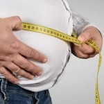 ليس العمر وحده.. دراسة تكشف تأثير دهون البطن على هرمون الذكورة