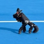 كأنها خرجت من فيلم رعب.. باحثون يبتكرون يدًا روبوتية تمشي على أصابعها