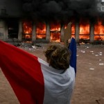 فرنسا تحشد قواتها لردع المحتجين.. هل تآكلت حقوق الإنسان في بلد الثورة؟