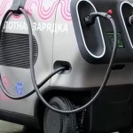 روبوتات لشحن السيارات الكهربائية!